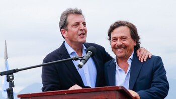 Sergio Massa junto al gobernador