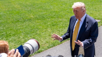 Trump evita decir si Starmer debería o no dimitir pero le recomienda "aprovechar el petróleo del mar del Norte"
