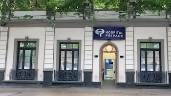 Brote de meningitis en Mendoza: investigan dos fallecimientos más en el Hospital Privado