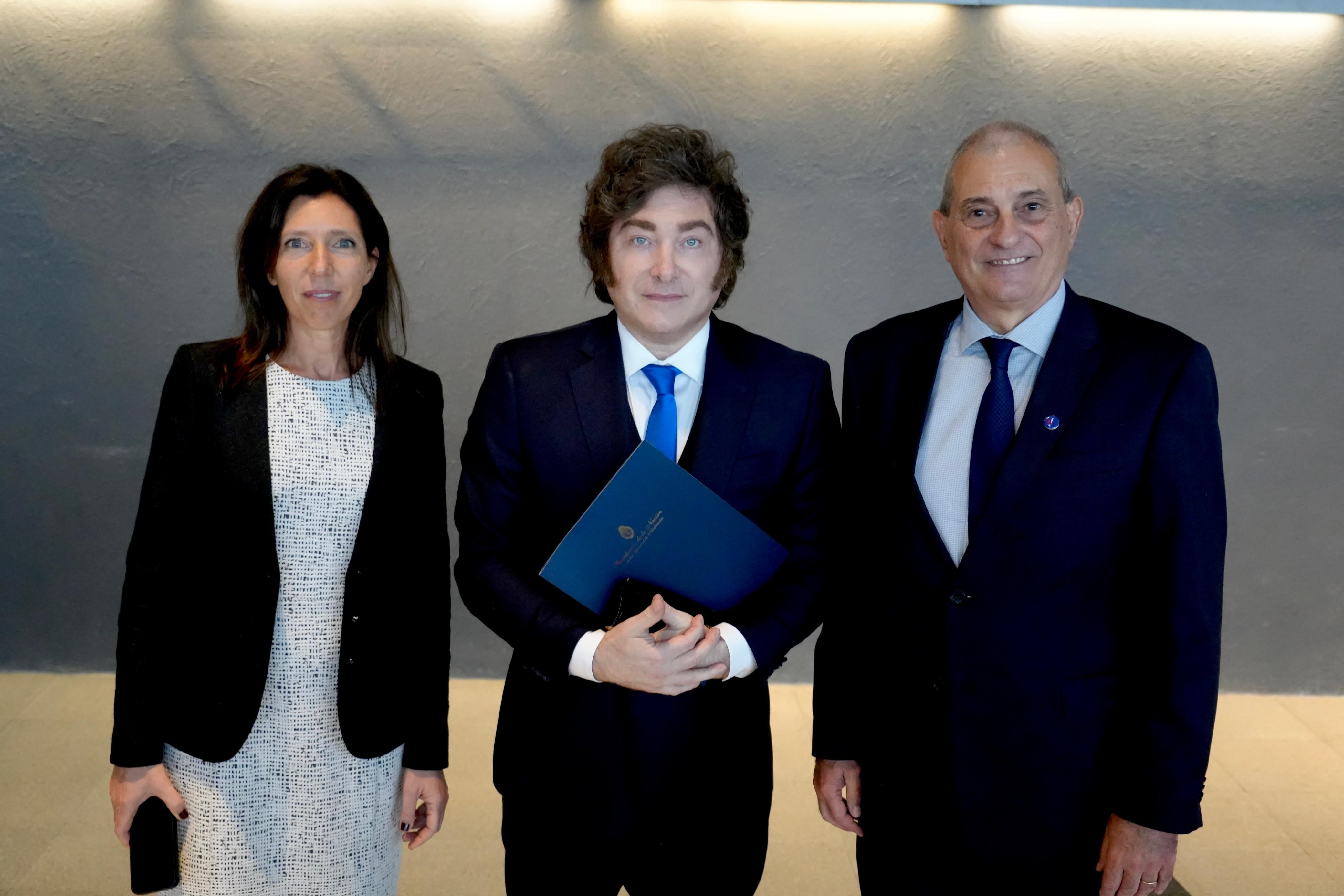 Javier Milei antes de hablar en la AmCham Summit