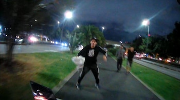 Un ciclista sufrió un violento intento de atraco a la salida del túnel de la ciclorruta de la calle 26 con avenida Boyacá en Bogotá - crédito @PasaenBogota / X