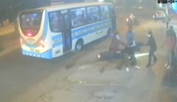 Ladrones en moto fueron embestidos