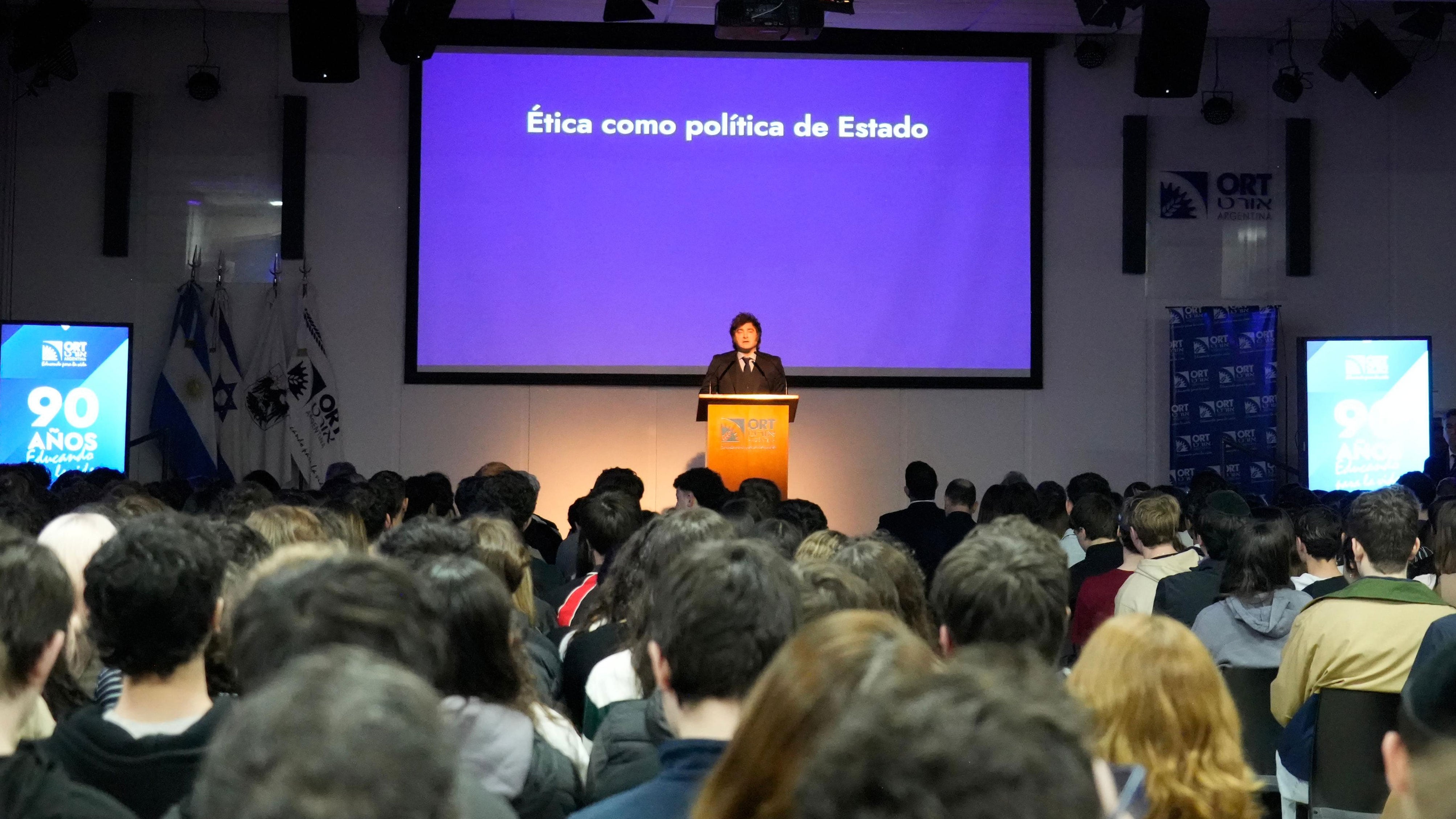 Javier Milei en la escuela ORT. Volvió a la carga sobre el periodismo