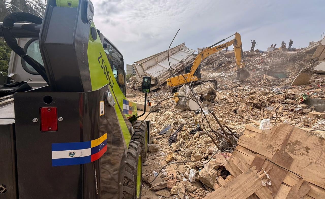 El contingente salvadoreño realiza labores humanitarias y remoción de escombros en zonas afectadas por los terremotos en Venezuela. (Cortesía: Secretaría de Prensa)