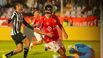Matías Succar obró un histórico hat-trick en Cienciano vs Botafogo por ida de octavos de final de la Copa Sudamericana 2026