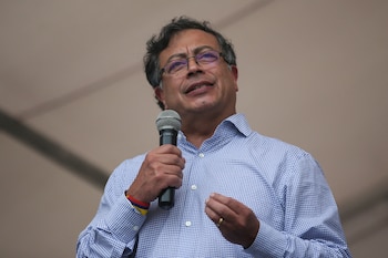 El candidato plantó a los