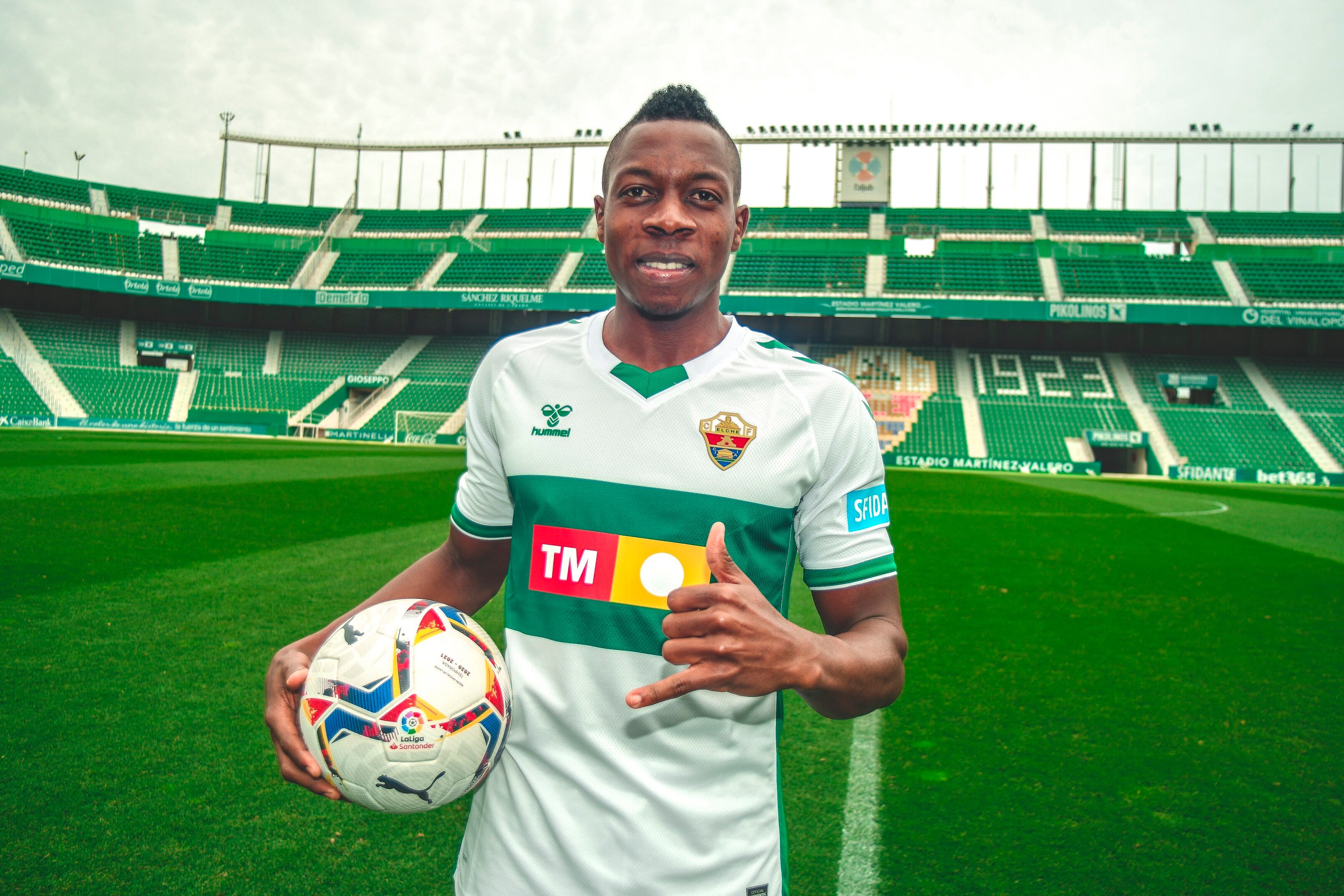 El defensa colombiano, Helibelton Palacios, también jugó en el Elche CF - crédito Elche CF