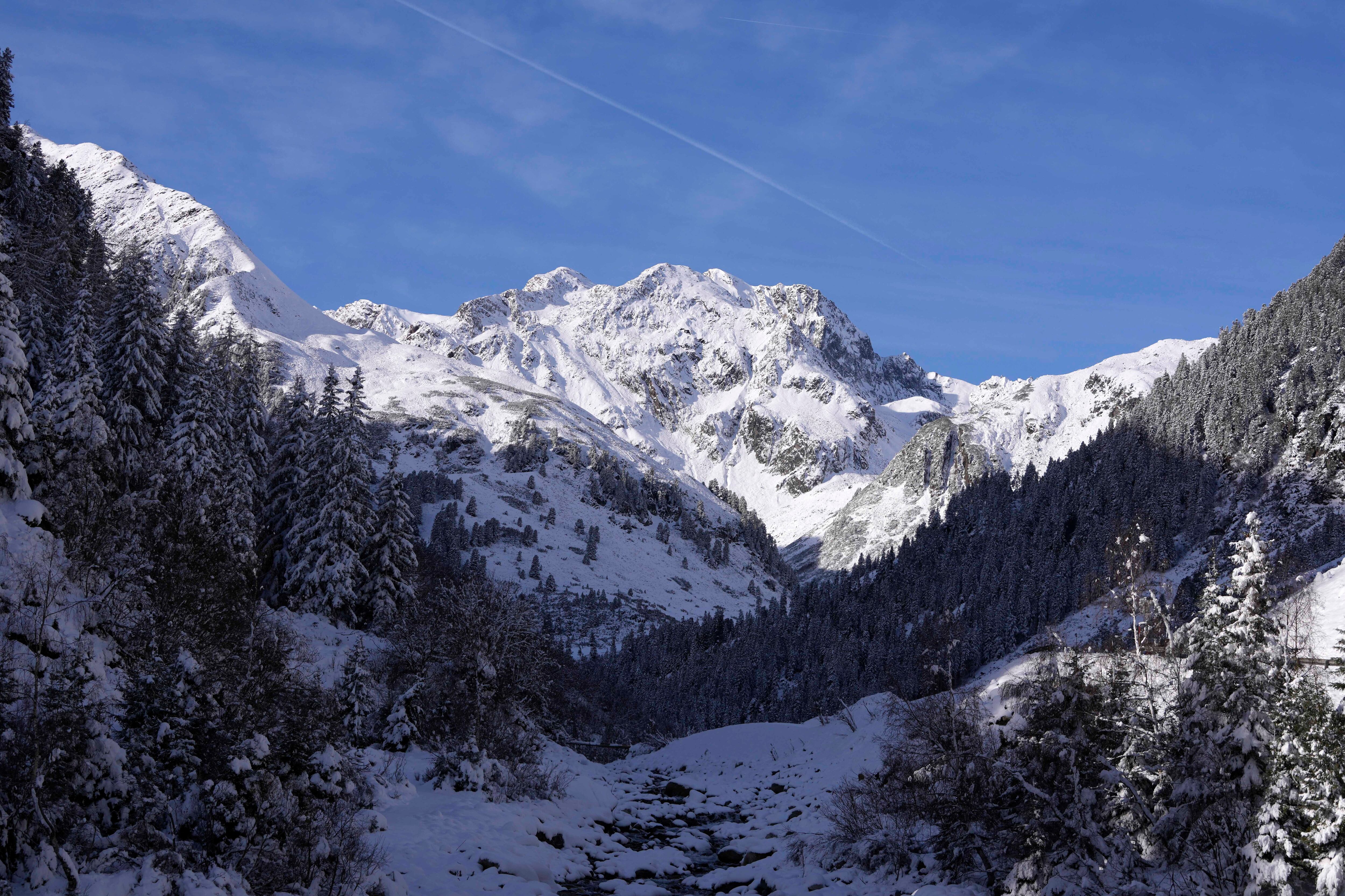 La nieve cubre las montañas en el glaciar Stubai en Neustift im Stubaital, Tirol, Austria (Associated Press/Matthias Schrader)