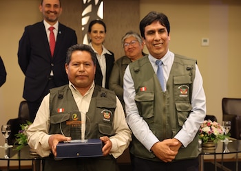 Emiliano Martínez, galardonado como “Guardaparque
