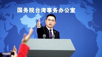 China sanciona a dos ministros