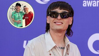 Peso Pluma es captado apoyando