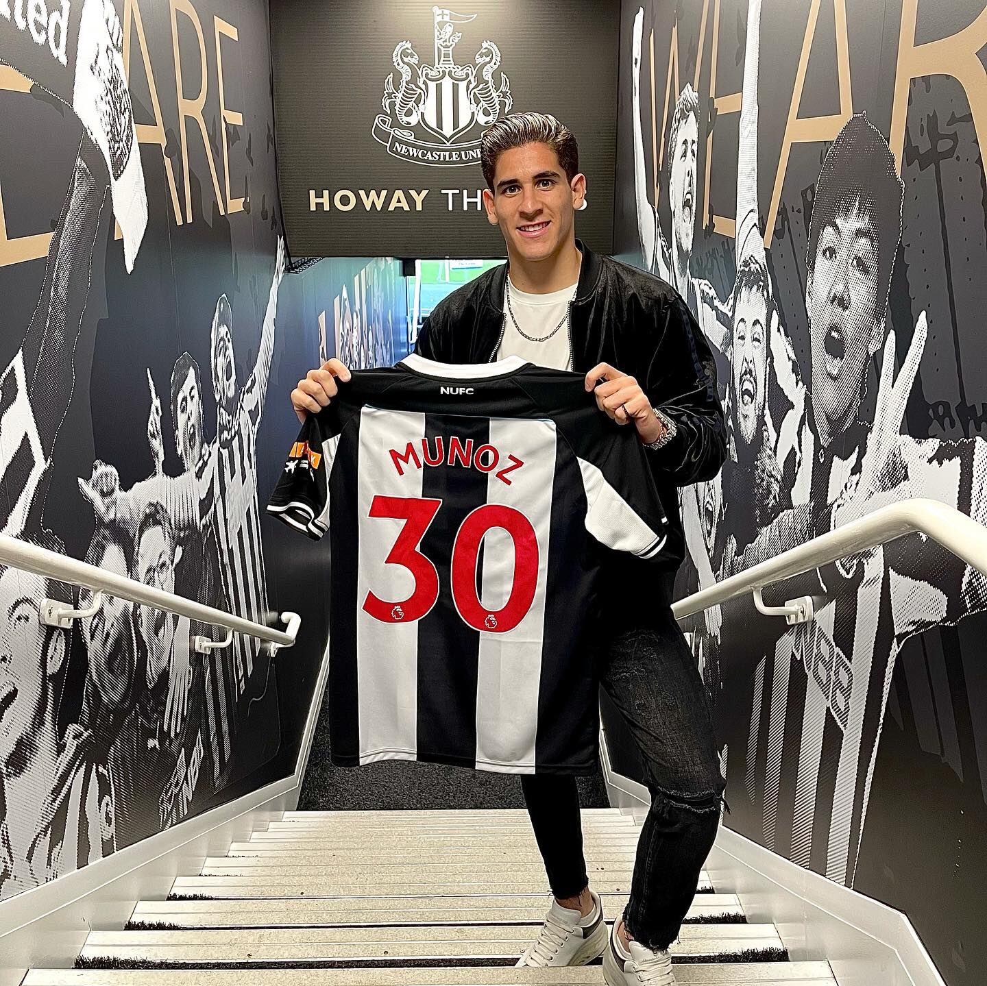 Santiago Muñoz registra trayectoria con el Newcastle, con quien ya anotó su primer gol. (Foto: X/ @santi_mr10)