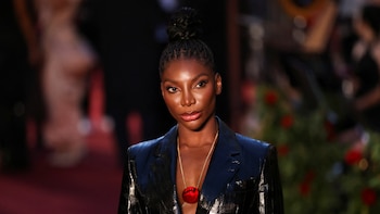 Anne Hathaway, Steven Soderbergh e Ian McKellen: los grandes nombres del regreso de Michaela Coel