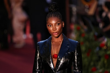 Michaela Coel regresa a la escena pública tras un retiro creativo, priorizando su salud mental en la industria audiovisual (REUTERS/Hollie Adams)