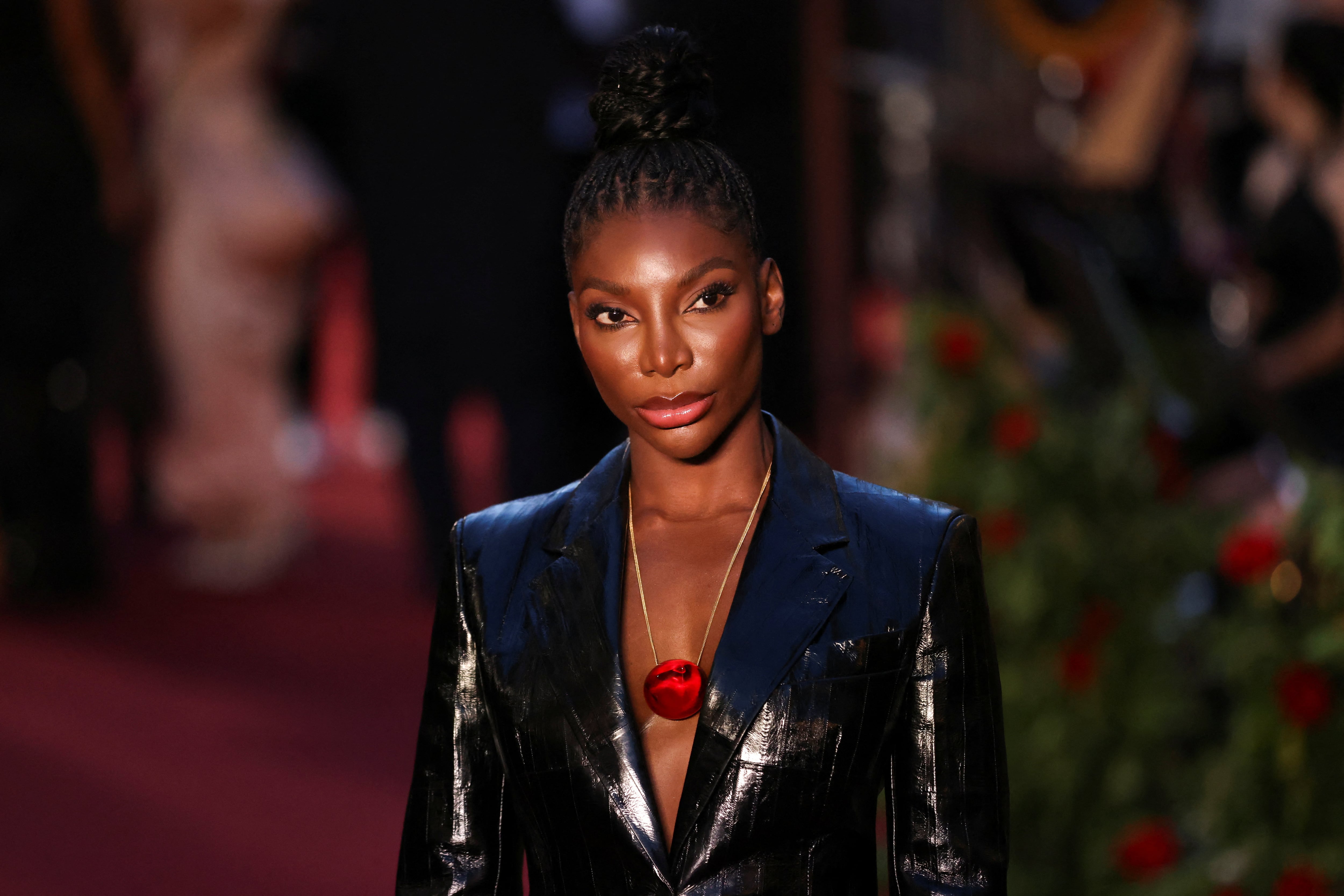 Michaela Coel regresa a la escena pública tras un retiro creativo, priorizando su salud mental en la industria audiovisual (REUTERS/Hollie Adams)
