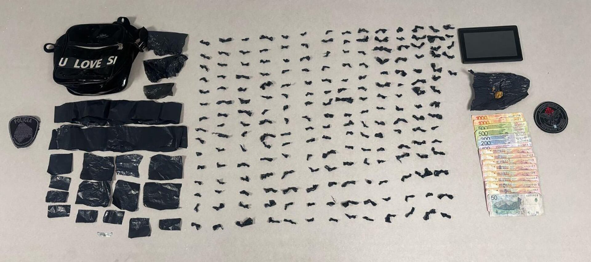 Parte de lo incautado en el operativo realizado en Ciudad Oculta.