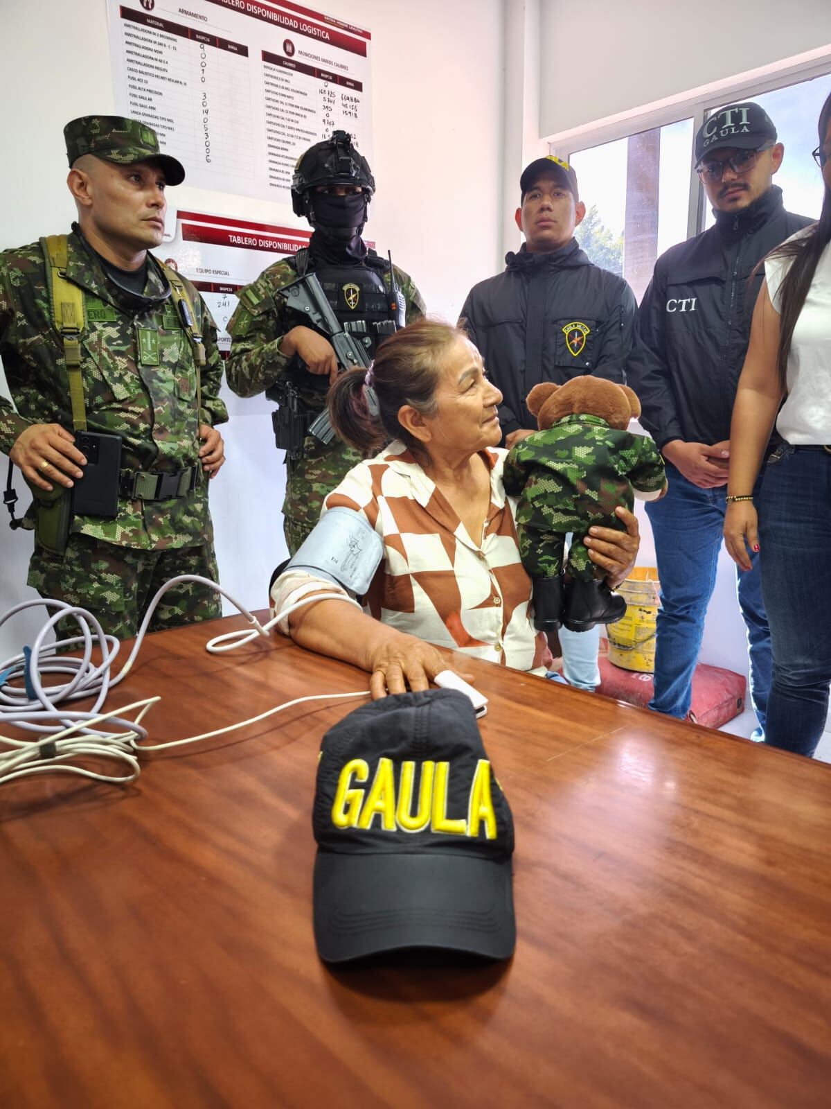 Senobia Tibaduiza fue rescatada en una casa abandonada y recibió atención médica tras su liberación - crédito Ejército