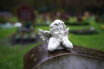 ARCHIVO - Lápidas en el