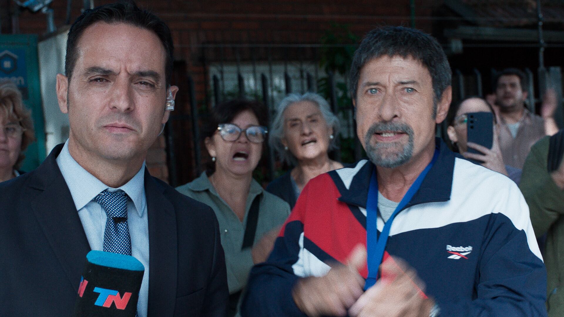 “El Chogo tiene que saber: ‘Vos entrás a mi casa y ¿sabés qué hago yo? Pum, pum, pum. Y te cago matando. Chau Chogo’”, dice Aníbal (Foto/Cortesía Pampa films y Disney)