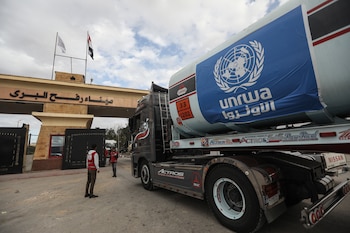 Un camión de combustible de