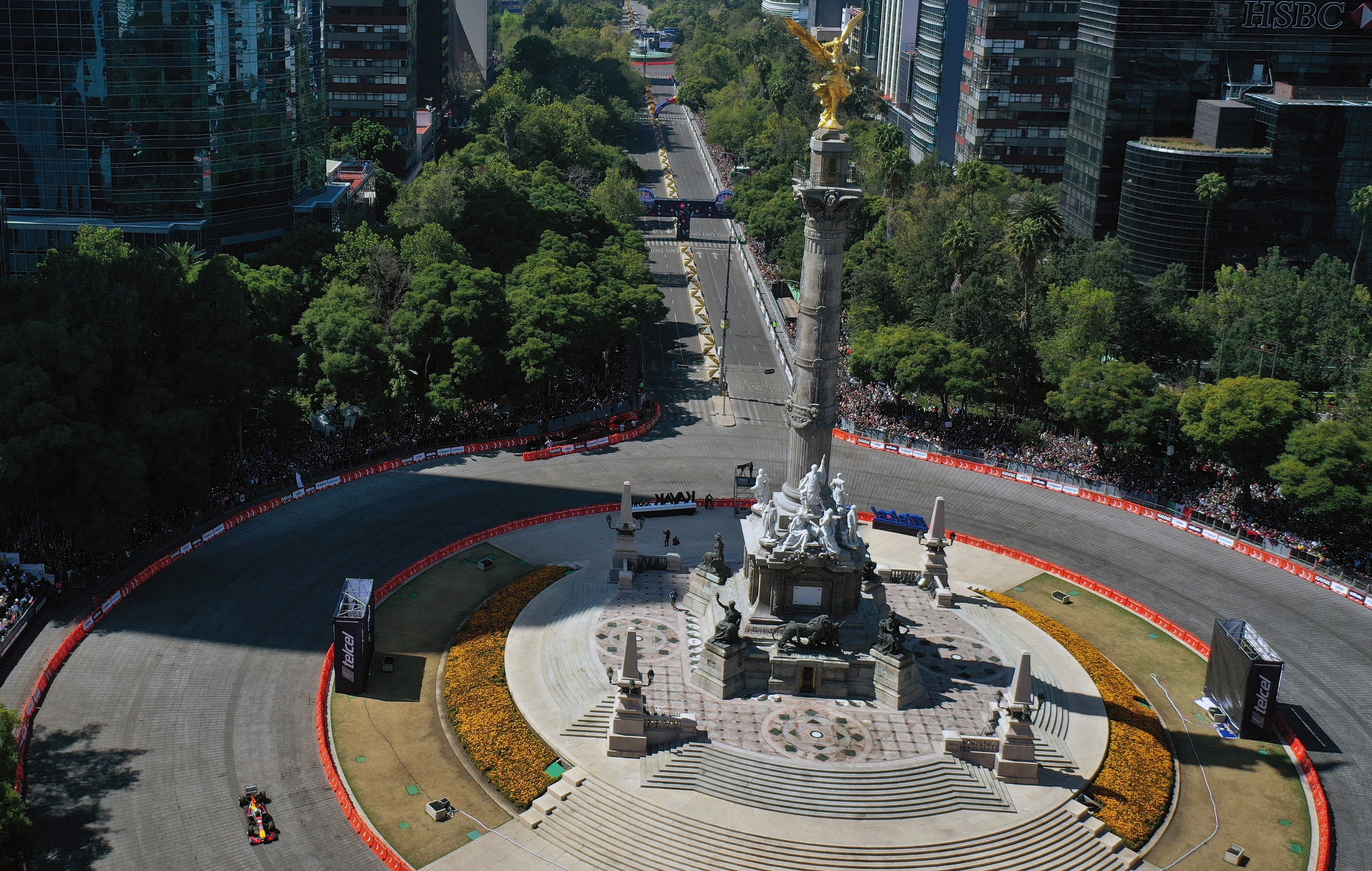 El centro de la capital azteca se convertirá en una pista para recibir a toda la escudería Cadillac. (Photo by ALFREDO ESTRELLA / AFP)