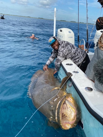 Jawaan Taylor pesca un Goliath de más de 300 kilos 1920