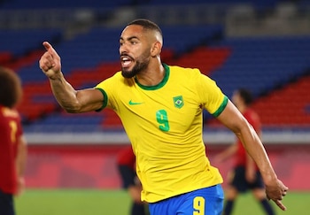 Juegos Olímpicos de Tokio 2020 - Fútbol - Hombres - Partido por la medalla de oro - Brasil contra España - Matheus Cunha, con la camiseta del Brasil, celebra su primer gol, Estadio Internacional de Yokohama, Japón, 7 de agosto de 2021. REUTERS/Thomas Peter