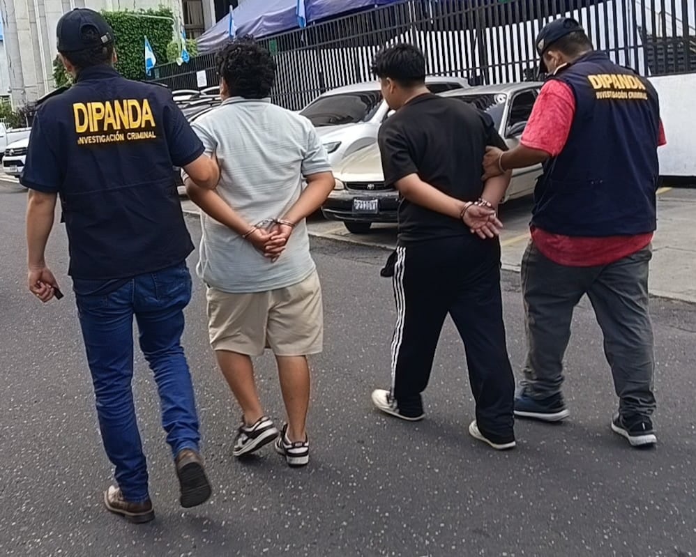 Los dos adultos quedaron a disposición de los tribunales y el niño de 12 años fue remitido a la Procuraduría General de la Nación. (PNC de Guatemala)