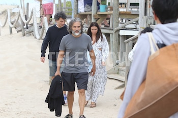 El actor eligió un look