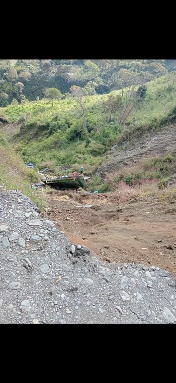 El conductor del vehículo perdió la vida luego de caer a un abismo - crédito redes sociales