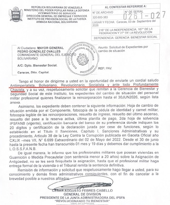 Documento impreso con membrete oficial, sellos institucionales, texto mecanografiado, una frase subrayada en rojo y una firma en la parte inferior