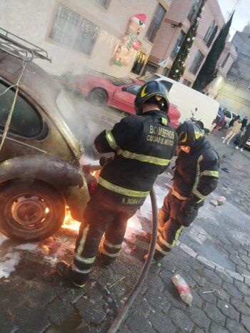 Incendio de motor de auto