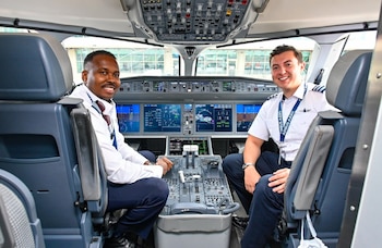 La aerolínea estadounidense ofrecerá dos vuelos semanales, los miércoles y sábados, utilizando aeronaves Airbus A220 con capacidad para 137 pasajeros. Crédito: AERIS