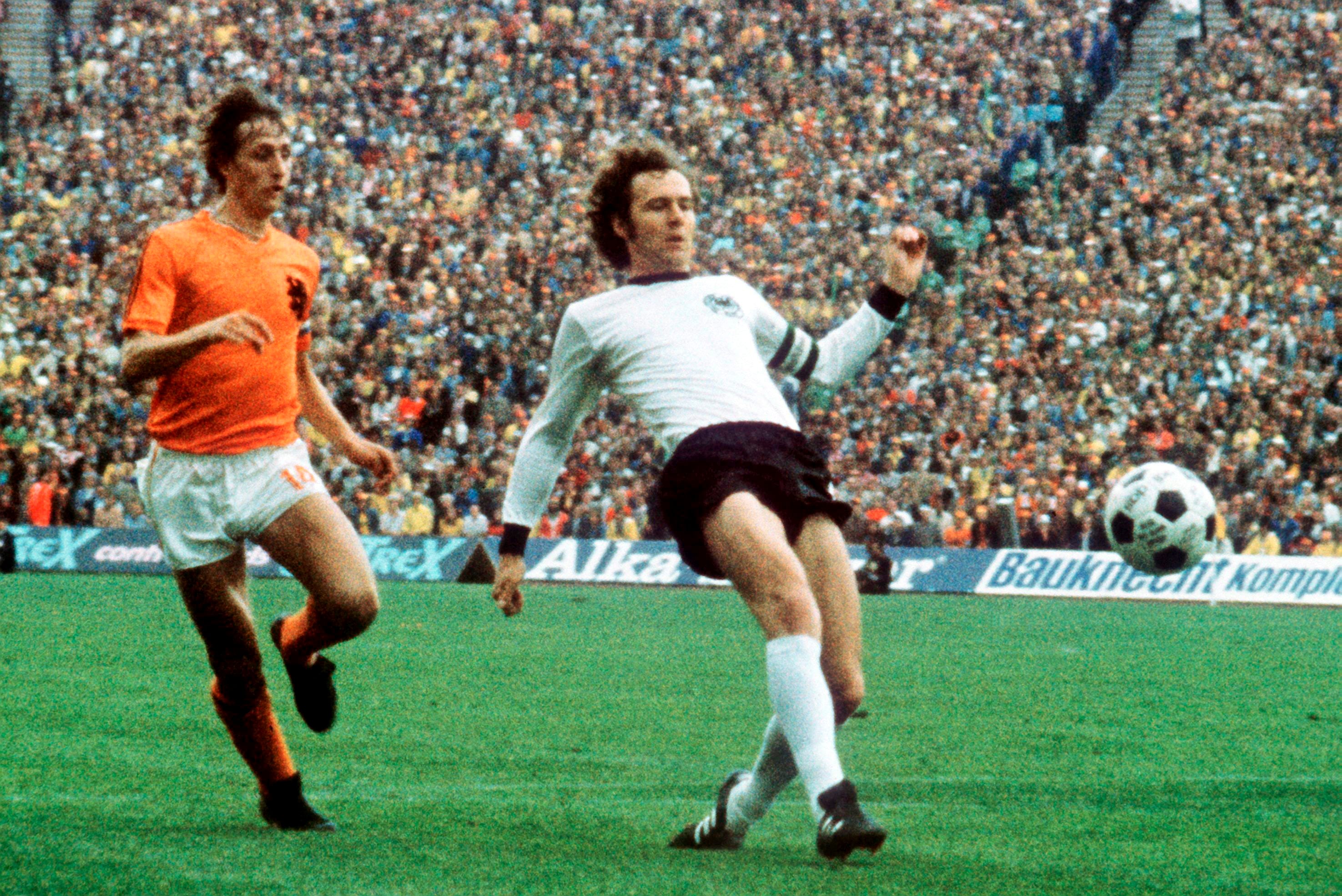 Johan Cruyff impulsó una revolución que llevó a Países Bajos a la cima con el fútbol total en el Mundial de Alemania 1974 (EFE/EPA/ARCHIVO)