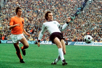 Johan Cruyff impulsó una revolución que llevó a Países Bajos a la cima con el fútbol total en el Mundial de Alemania 1974 (EFE/EPA/ARCHIVO)