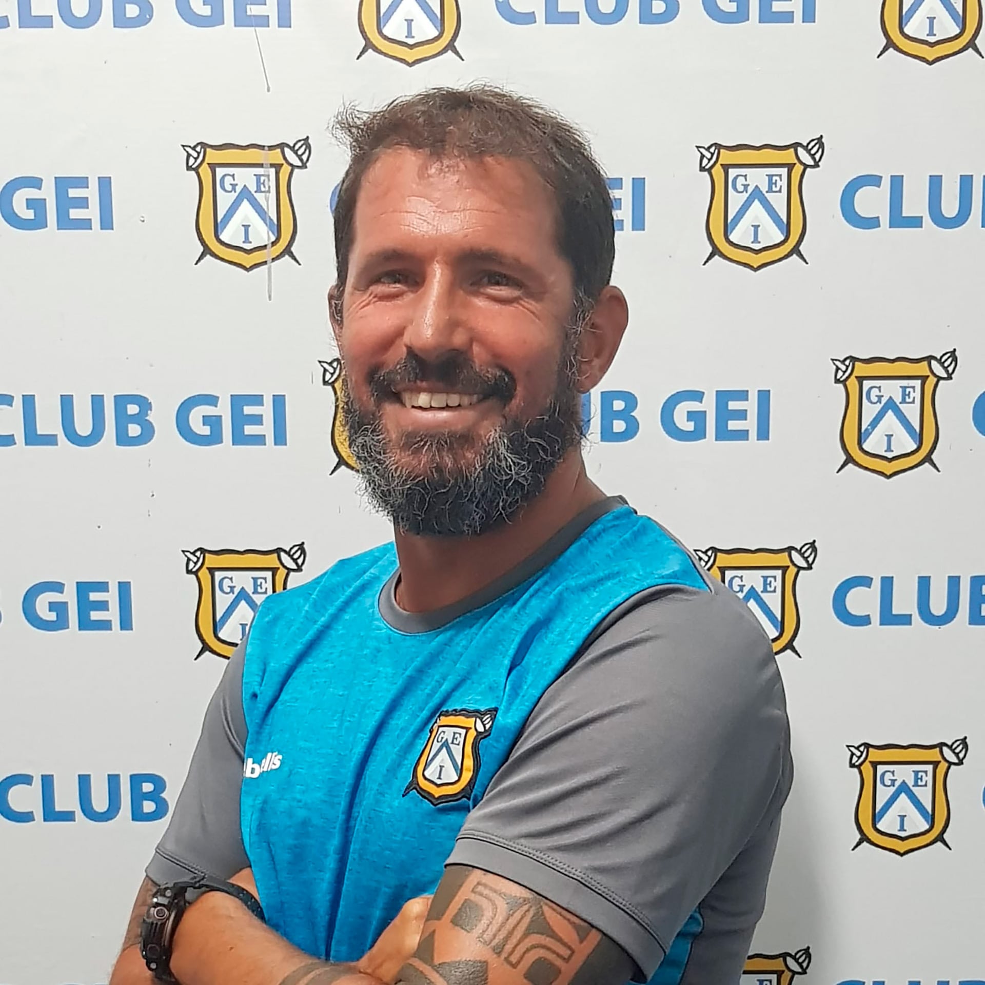 Facundo Imboden con la vestimenta del club Gimnasia y Esgrima de Ituzaingó