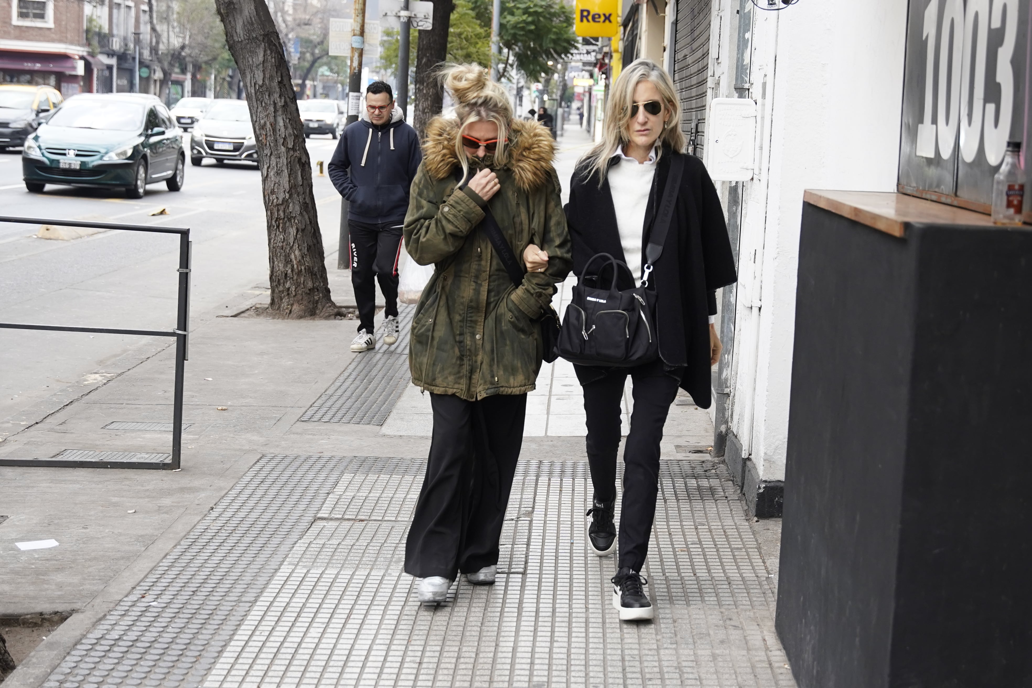 La bajista, compositora, cantante y productora María Eva Albistur acompañó la despedida de Ernestina Pais durante el velatorio (RSFotos)