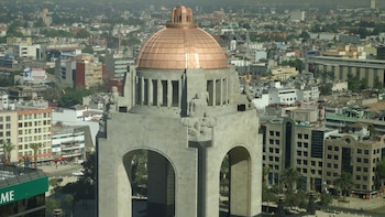 El Monumento a la Revolución mide 67 metros de altura y es considerado el arco del triunfo más grande del mundo (Wikimedia Commons)