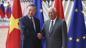 La UE y Vietnam apuestan por reforzar su cooperación en defensa y seguridad para "diversificar alianzas"