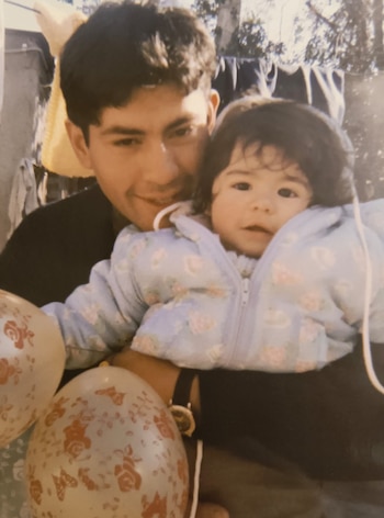 Marcelo junto a su hija,