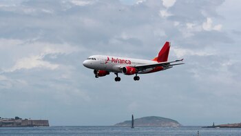 Multan a Avianca por transportar