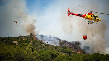 Sanidad advierte sobre los efectos del humo de incendios forestales y aconseja protegerse con mascarillas FFP2 o N95