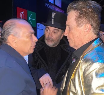 Antonio Pérez Garibay junto a