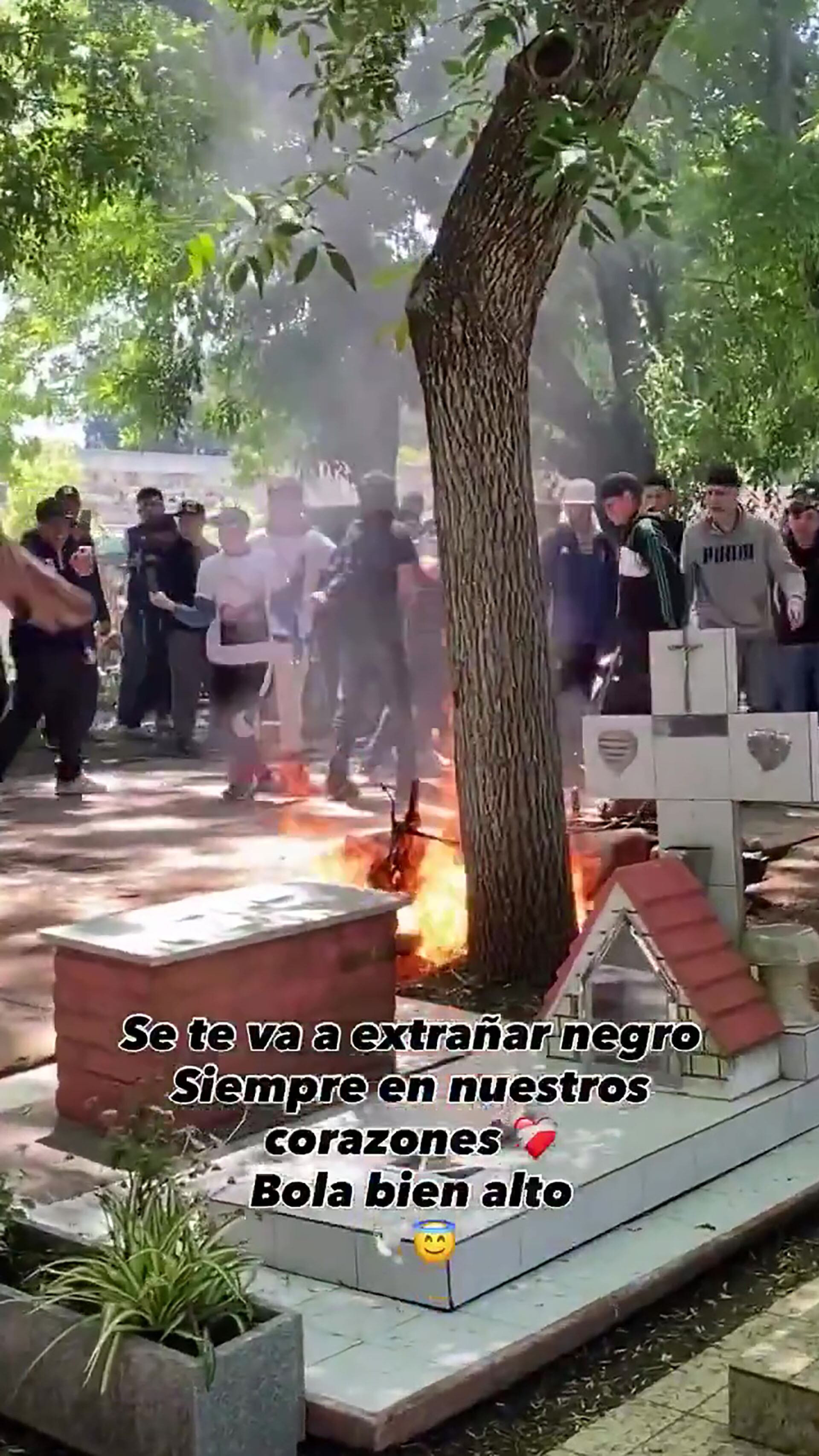 El funeral tumbero en el cementerio
