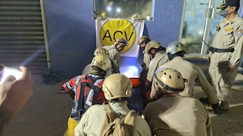El Cuerpo de Bomberos concluyó las labores de rescate en el Anillo Periférico. (FOTO: X)