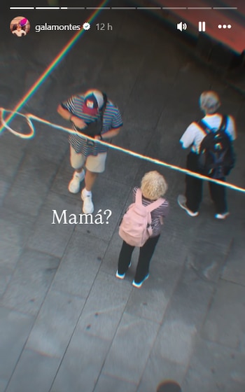 Dos veces dijo la palabra "mamá" al ver un parentesco en el cabello de la mujer