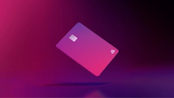 Empresa latina que impulsa a bancos y fintechs lanza una tarjeta global para llegar a más de 150 países