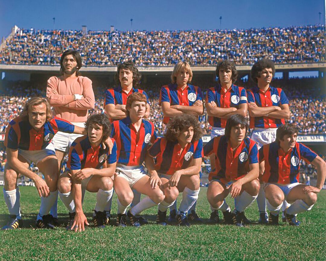 El equipo de esa tarde. Parados: Ricardo La Volpe, Ricardo Maletti, Eduardo Uzín, Jorge Olguín y Roberto Telch. Agachados: Héctor Scotta, Claudio Premici, Juan Gauna, Alberto Beltrán, Oscar Ortíz y Sergio Villar