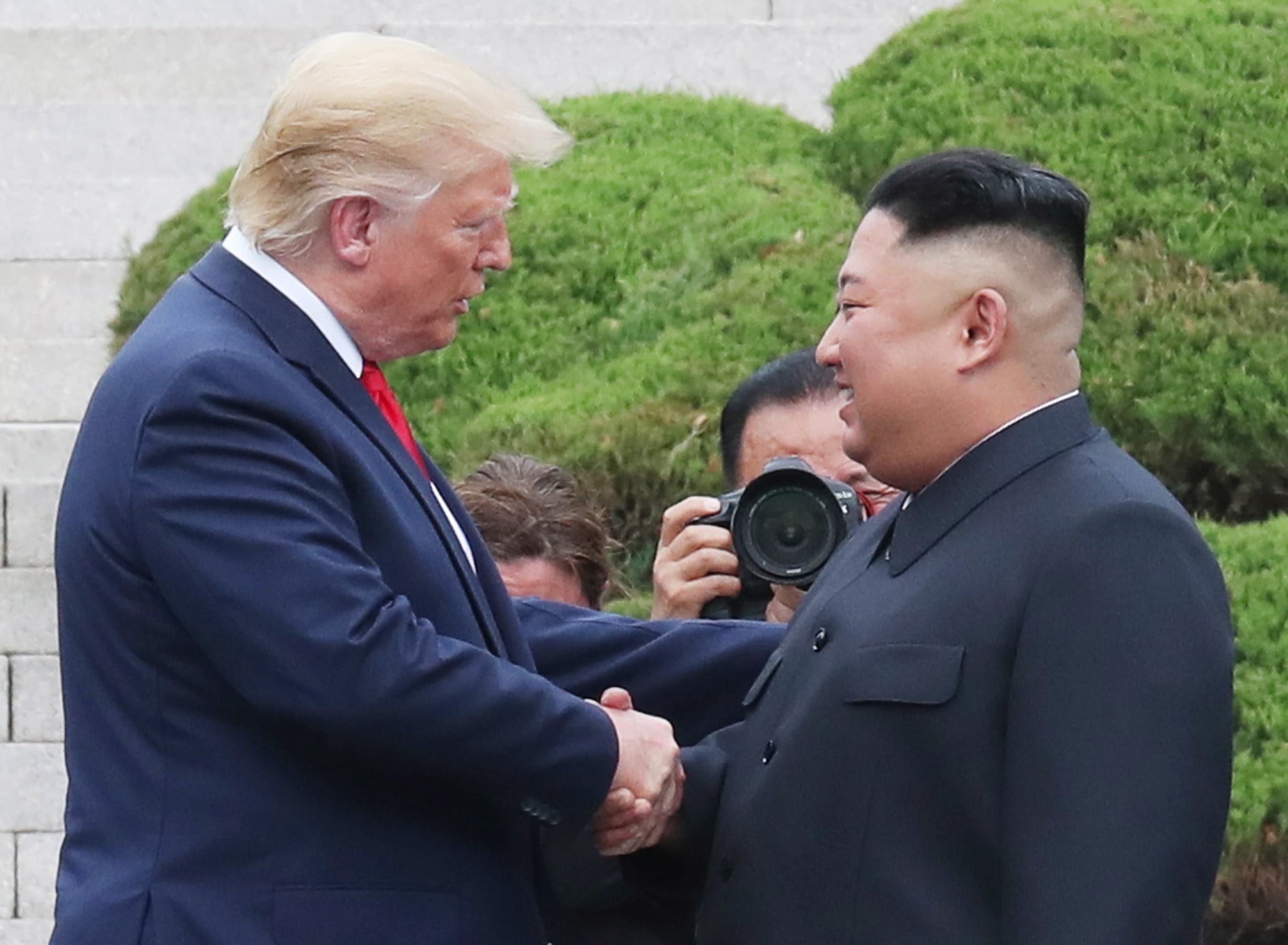 Donald Trump y el líder norcoreano Kim Jong Un, en un encuentro previo; el presidente estadounidense aseguró que volverán a reunirse antes de que termine el año (EFE/EPA/YONHAP)