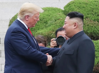Donald Trump y el líder norcoreano Kim Jong Un, en un encuentro previo; el presidente estadounidense aseguró que volverán a reunirse antes de que termine el año (EFE/EPA/YONHAP)